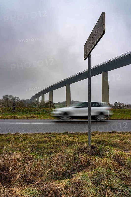 The Mintarder Ruhr Valley Bridge, A52 motorway bridge between Essen and Düsseldorf, longest steel road bridge in Germany, completed in 1966, 1830 meters long, 18 hollow pillars, highest point above ground is 65 meters, is used daily by more than 80, 000 vehicles, is considered dilapidated and is to be replaced, the bridge spans the Ruhr Valley, with the river Ruhr, between Essen-Kettwig and Mülheim an der Ruhr Hr, North Rhine-Westphalia, Germany