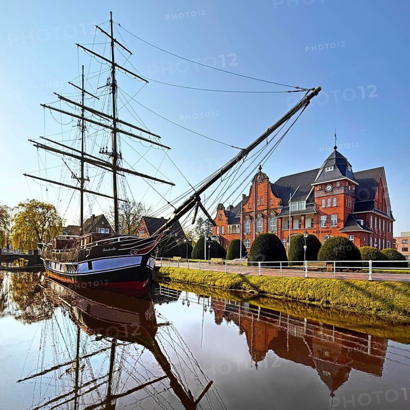 Brigg Friederike von Papenburg on the main canal in front of the town hall, Papenburg, Germany's oldest and longest Fehn colony, Emsland, Lower Saxony