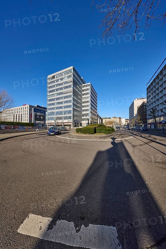 Modern architecture, high-rise building, commercial building, general architecture, blue sky, cloudless, roundabout between the streets Willi-Graf-Ufer, Faktoreistraße and Hafenstraße, Saarbrücken, state capital, regional association Saarbrücken, Saarland, Germany