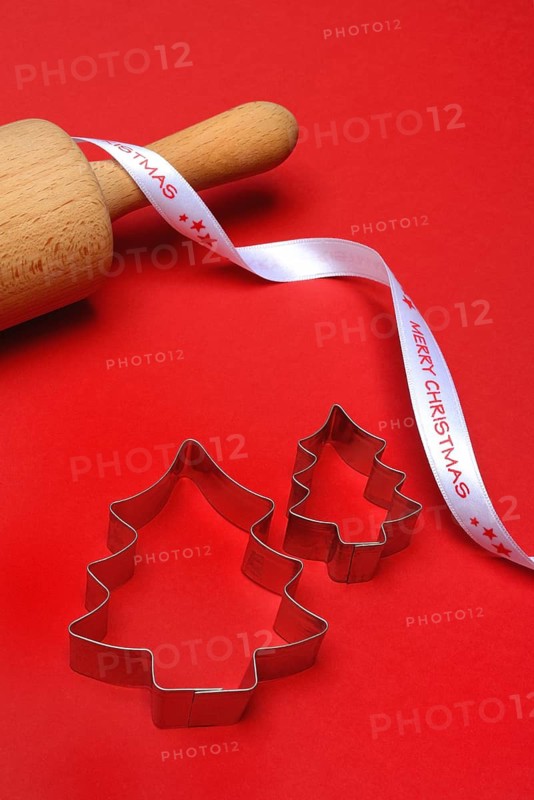Rolling pin and cookie cutters, Christmas