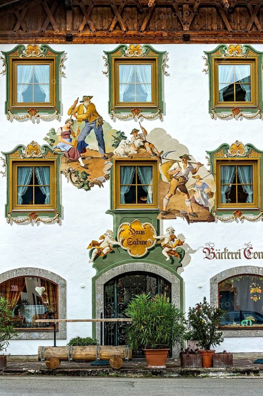 Typical Lüftl painting with rural scenes on a house in Wallgau, Werdenfelser Land, Upper Bavaria, Bavaria, Germany