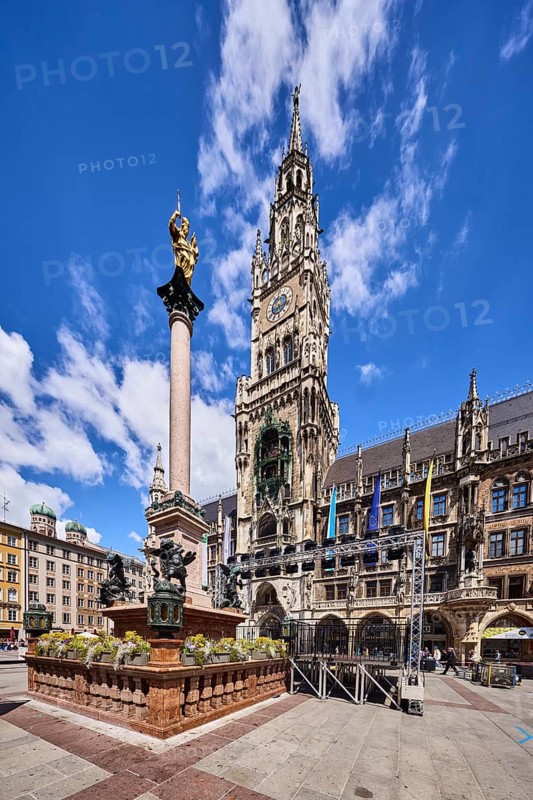 Town Hall, Town Hall Tower, neo-Gothic style, architect Georg von Hauberrisser, Mariensäule, statue with the figure of Mary, general architecture, pedestrian zone, blue sky, cumulus clouds, Marienplatz, Munich, state capital, district-free city, Bavaria, Germany