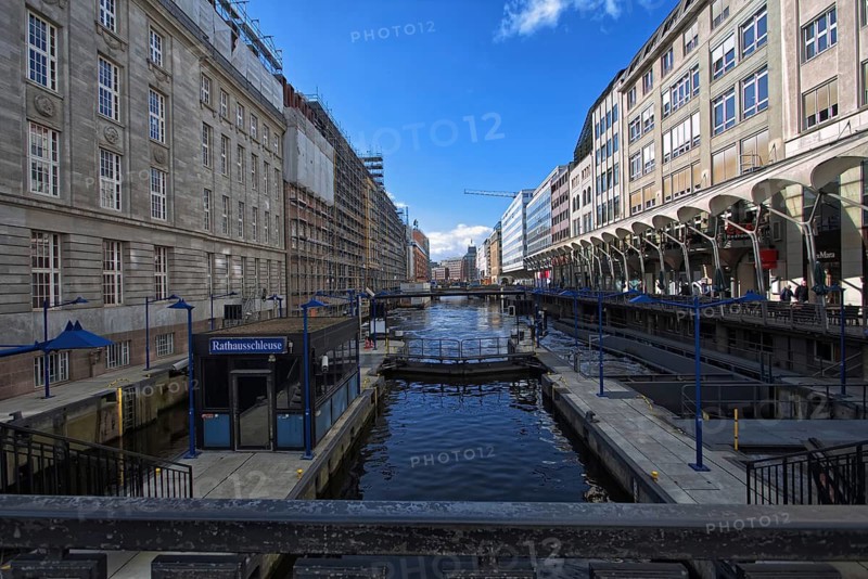 Rathausschleuse, Schleusenhaus am Alsterfleet, City Center, Hamburg, Germany