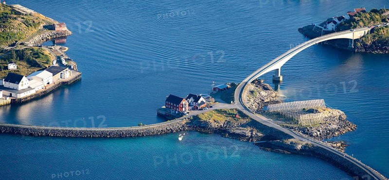 Bridges connecting numerous small rocky islands, archipelago islands, Henningsvær, Vågan, Lofoten, Nordland, Norway