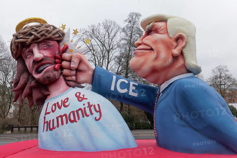 President Trump punches a figure of Jesus in the face, raids by the American immigration authority ICE, theme car by wagon manufacturer Jacques Tilly, Düsseldorf Rose Monday procession, Düsseldorf, North Rhine-Westphalia, Germany