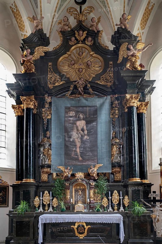 Baroque high altar with Lenten cloth, mid-18th century, Maria am Sand parish church, 15th century, Vintlerweg, Milland, Province of Bolzano, South Tyrol