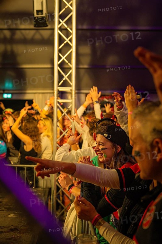 Crowd at a party or event, cheering and cheerful, carnival, Schlagerkuchen Donzdorf, Göppingen district, Germany