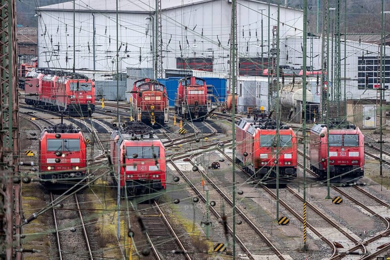 Shunting locomotives at the Hagen-Vorhalle marshalling yard, is one of the 9 largest in Germany, it is located on the Wuppertal-Dortmund railway line and has 40 directional tracks on which freight trains of all types are assembled, North Rhine-Westphalia, Germany