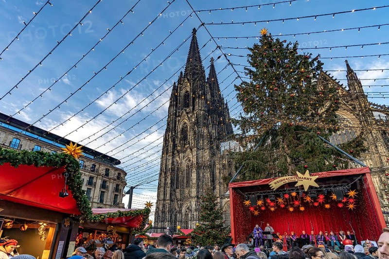 Christmas market at Cologne Cathedral in Cologne, North Rhine-Westphalia, Germany