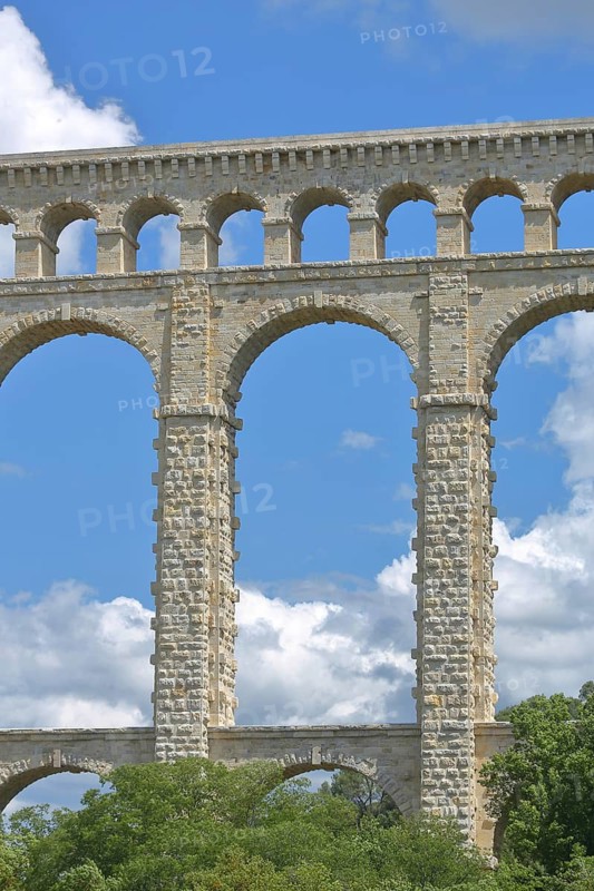 Roquefavour aqueduct built in 1847 by Canal de Marseille, viaduct, archways, Ventabren, Bouches-du-Rhône, Provence, France