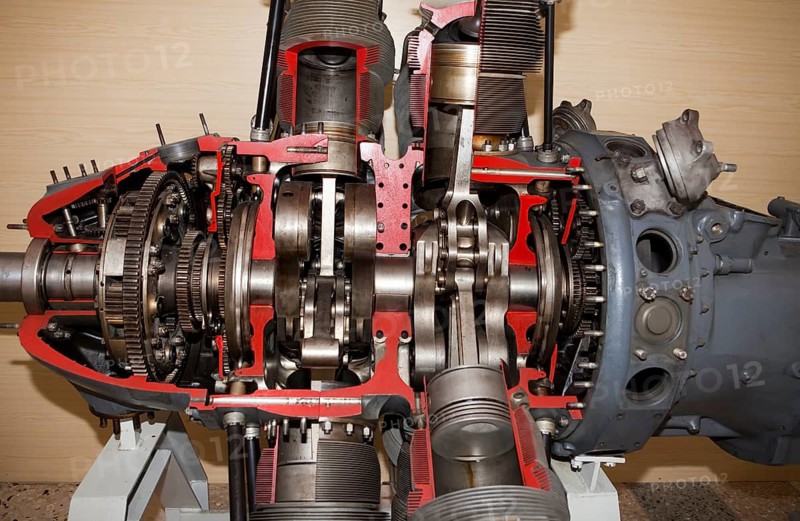 The radial engine, 1939, Pratt & Whitney or P & W, Aircraft Collection near Hermeskeil, Rhineland-Palatinate, Germany, Europe, Schnittmodell, Flugzeugmotor, 1939, Doppelsternmotor von Pratt & Whitney oder P & W, ein US-amerikanisches Luft- und Raumfahrtunternehmen, Flugausstellung bei Hermeskeil, Hunsrück, Rheinland-Pfalz, Deutschland, Europa