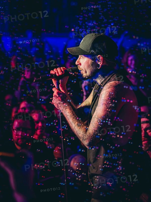 Singer Matthias Engst from Engst live on 10-year anniversary tour tour at Berlin's Astra Kulturhaus on 20.12.2025