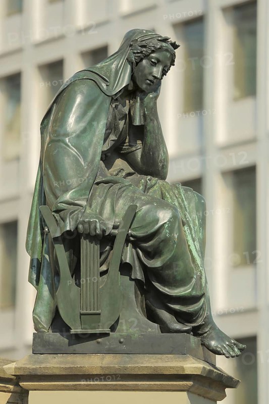 Allegory of poetry, bronze sculpture with kithara, modern art, Gutenberg Memorial, Rossmarkt, Frankfurt am Main, Hesse, Germany
