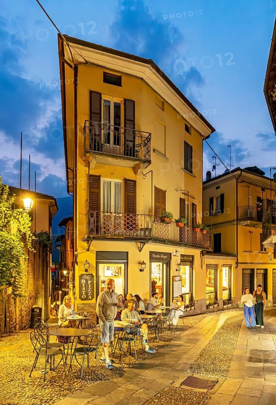 Night-time street scene, Bellagio, Lake Como, Italy