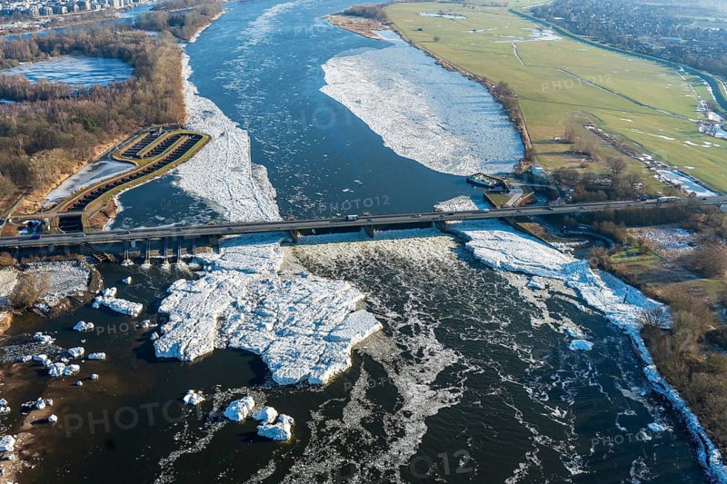 Geesthacht, Elbe bridge with dam, Elbe bridge, dam, barrage, water regulation, weir, Elbe, federal road, B, 404, water, bridge, aerial view, Hamburg, Schleswig-Holstein, Germany, power generation, wave, ice floe, iceberg, attraction, Lower Saxony