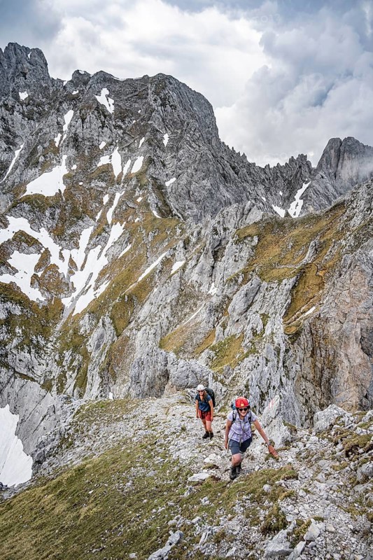 Mountaineer with helmet, ascent to the Ackerlspitze, Wilder Kaiser, Kaiser Mountains, Tyrol, Austria