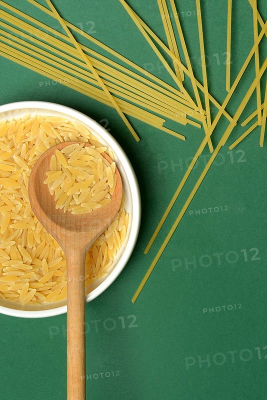 Semi di orzo in shell, pasta variety in the form of cereal grains and spaghetti