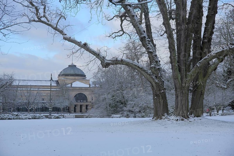 Spa garden in winter with snow and spa hotel, Casino, Wiesbaden, Taunus, Hesse, Germany