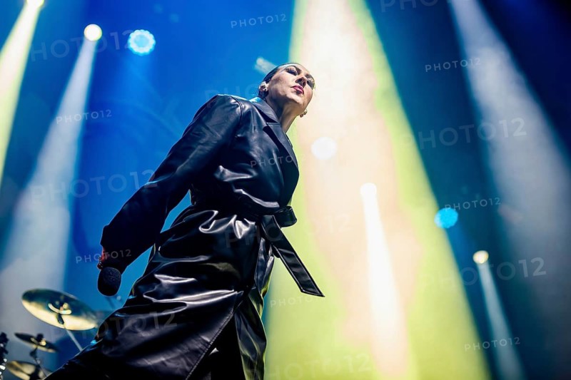 Elize Ryd, singer of Amaranthe, live on Arcane Dimensions Tour 2026 at Munich's Zenith on 17.01.2026