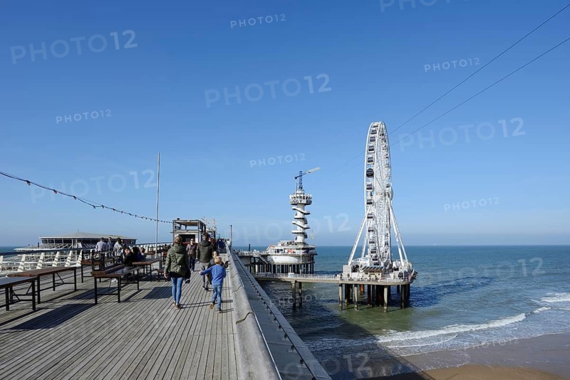 Pier with bungy jumping tower and Ferris wheel, Scheveningen, The Hague, Dutch North Sea Coast, South Holland, Netherlands