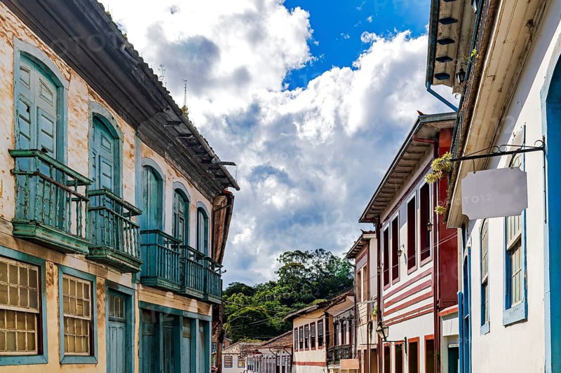 Colorful houses, worn by time, in the city of Ouro Preto