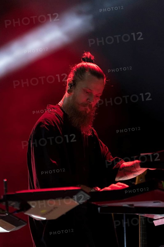Pavel Kozlov, synthesiser by Molchat Doma live at the Tempodrom in Berlin on 23/11/2024