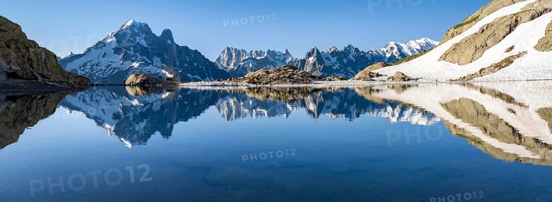 Mountain landscape in morning light, reflection in Lac Blanc, mountain peaks, Aiguille Verte, Grandes Jorasses, Aiguille du Moine, Mont Blanc, Mont Blanc Massif, Chamonix-Mont-Blanc, Haute-Savoie, France