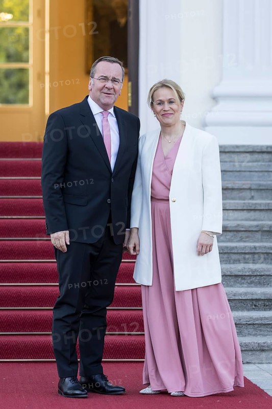 Boris Pistorius (Federal Minister of Defence) with his woman Julia Schwanholz on arrival at the festive dinner in Bellevue Palace to mark the 60th anniversary of the establishment of diplomatic relations between the Federal Republic of Germany and the State of Israel on 12 May 1965. The dinner, hosted by Federal President Frank-Walter Steinmeier and First Lady Elke Büdenbender, will also be attended by the President of the State of Israel Isaac Herzog and his woman Michal Herzog. Berlin, 12.05.2025