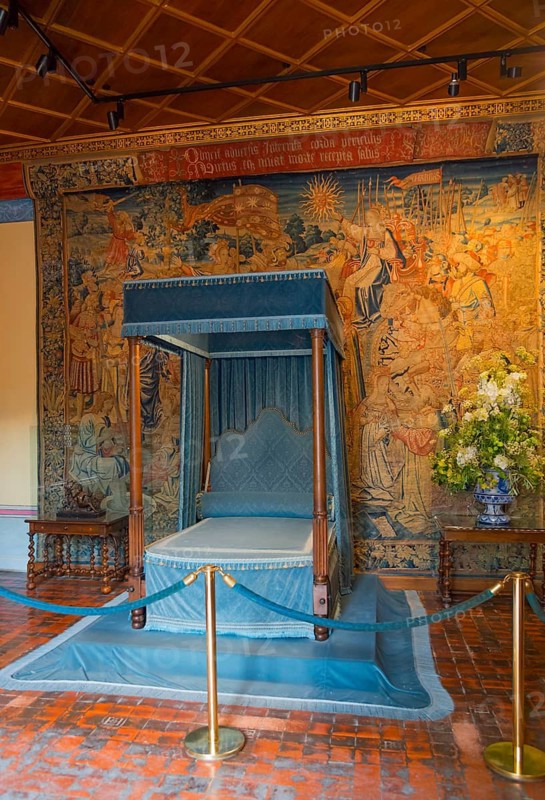 Magnificent room with sky-blue bed and ornate tapestries, bedroom of Diana of Poitiers, Chenonceau Castle, Château de Chenonceau, moated castle, Chenonceaux, Indre-et-Loire, Centre-Val de Loire, France