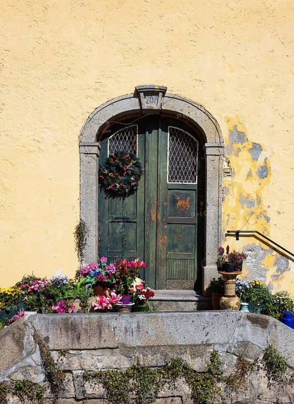 House entrance with floral decorations, town house, old town, Schärding, Innviertel, Upper Austria, Austria