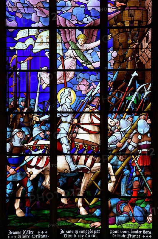Stained glass windows of the Cathédrale Saint-Étienne, Auxerre, Département Yonne, Region Bourgogne-Franche-Comté, Burgundy, France