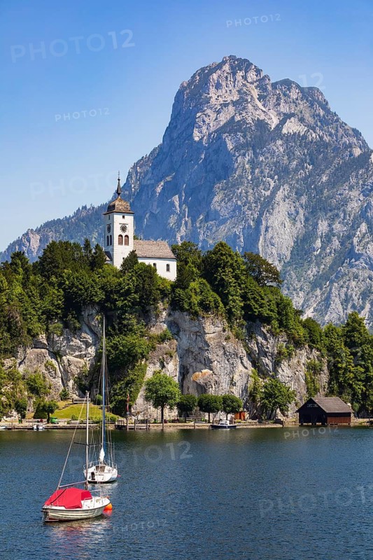 Drone shot, panorama shot, Johannesberg Chapel, Traunkirchen with Traunstein, Lake Lake Traun, Salzkammergut, Upper Austria, Austria