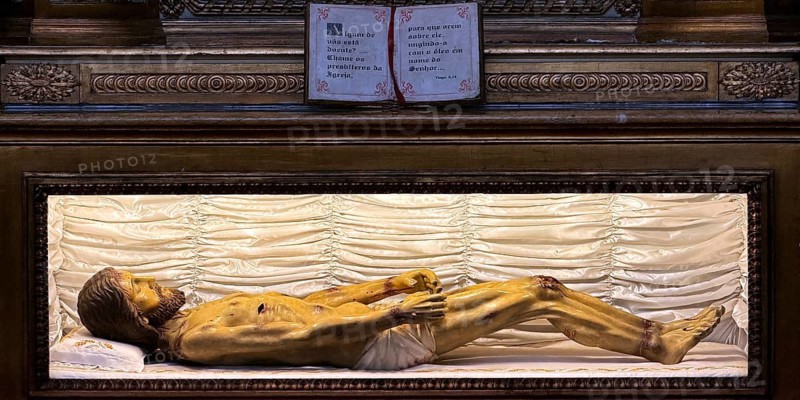 The deceased Lord, Sacred Art in the Igreja da Santíssima Trindade, Church of the Holy Trinity, Porto, Portugal