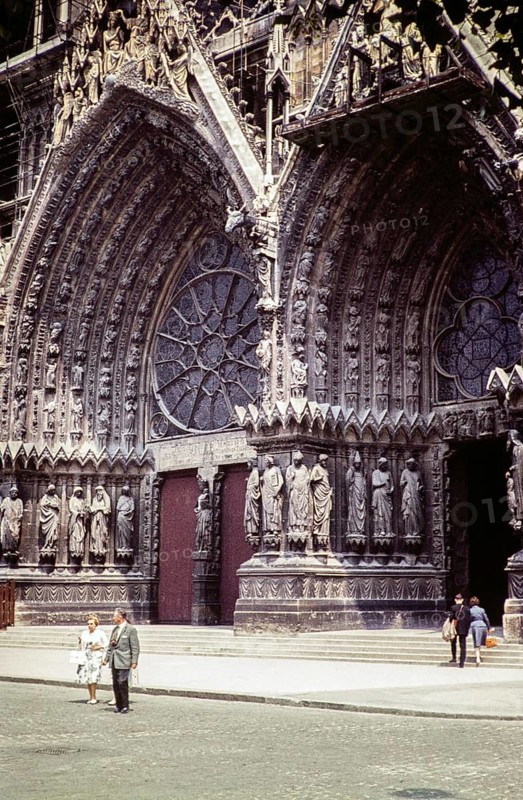Gothic architecture of the portal of the cathedral church, Cathedrale Notre Dame de Reims, Reims, Marne, Northern France, Europe 1961