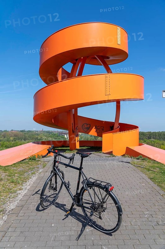 Halde Franz, Haldenzeichen, cycling in the Ruhr area, Halde Franz, Haldenzeichen, orange, snail shell-shaped observation tower, Hamm, North Rhine-Westphalia, Germany
