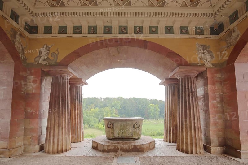 Columns with cannels, frescoes, decorations, ornaments and water basin, tub, stone, UNESCO Roman House, Ilmpark, Weimar, Thuringia, Germany