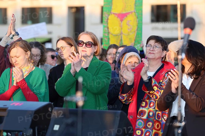 Politicians Lisa Paus (Alliance 90/The Greens) and Saskia Esken (SPD) applaud at the demonstration Against sexualised digital violence - solidarity with all victims on Pariser Platz in Berlin on 22 March 2026