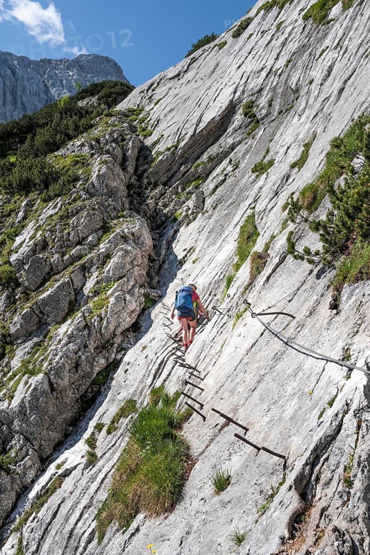 Mountaineer on a climb on a rock face, mountain landscape in the Höllental, rocky mountain peaks, Höllental, Bavaria, Germany