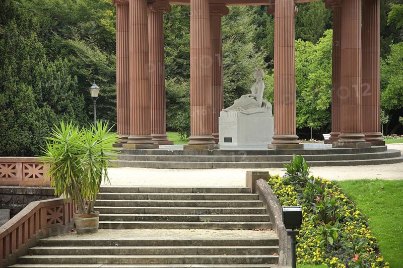 Neoclassical Elizabeth Fountain with Greek goddess Hygieia, Hygieia, fountain complex with columns, spa garden, Bad Homburg, Hesse, Germany