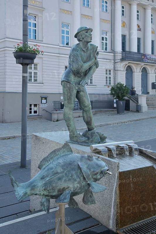 Carp Whistle Fountain with Sculptures and Fish Figures, Modern Art, Bronze Sculpture, Carp Whistle Fountain, City Hall, Zeulenroda, Thuringia, Germany
