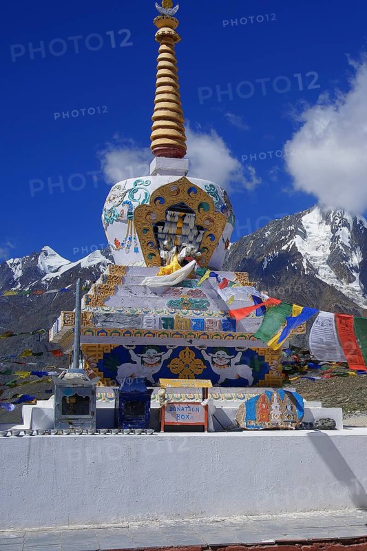 India, Stupa, Temple, Kunzum Pass, Kunzum La Pass, Monk, Buddhism, Religion