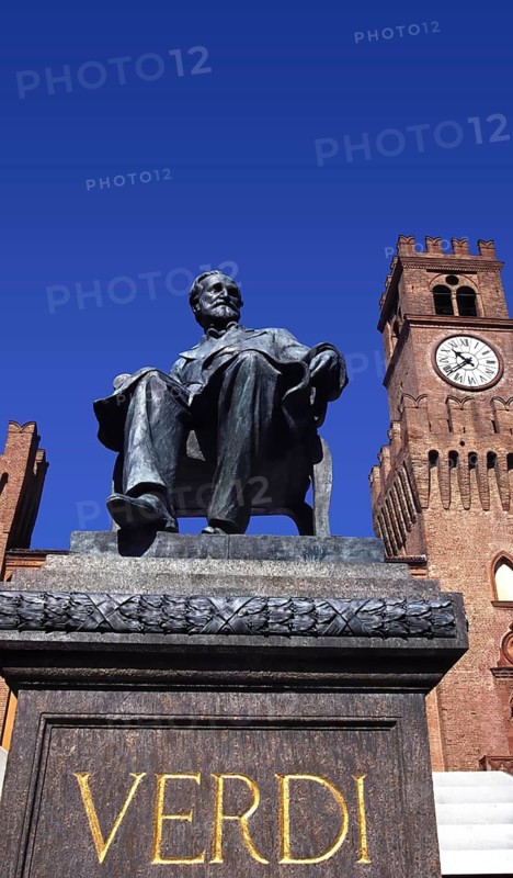 Verdi monument in front of Rocca dei Marchesi Pallavicino, now the city hall, with Teatro Giuseppe Verdi, the Giuseppe Verdi Theatre, Piazza Giuseppe Verdi, Busseto, Province of Parma, Emilia-Romagna, Italy