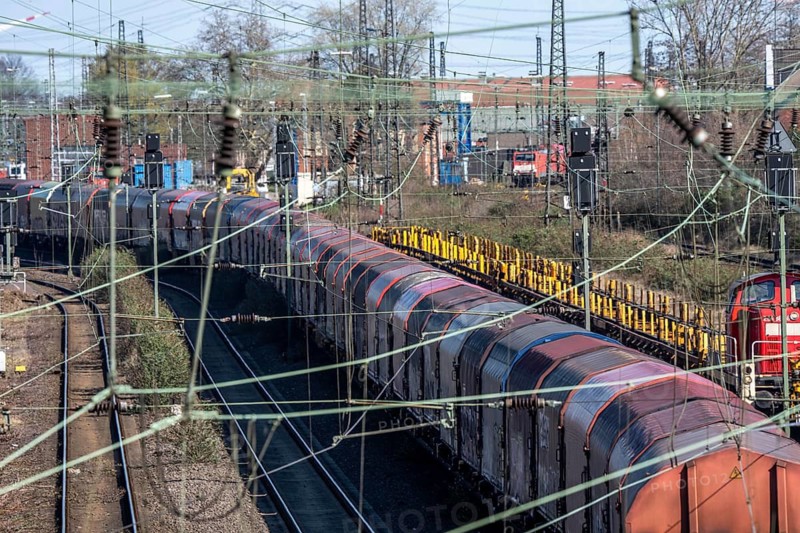 Freight train on the line in front of the Oberhausen-Osterfeld marshalling yard, North Rhine-Westphalia, Germany