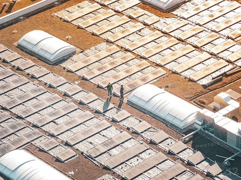 Detailed view of a roof with solar panels and construction workers in sunlight, PV Bau Auf OBI Bau Markt, Mühlacker, Enzkreis, Germany