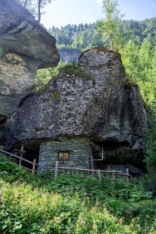 Funny mountain hut made of stones in a rock, Umbaltal, Hohe Tauern, East Tyrol, Tyrol, Austria
