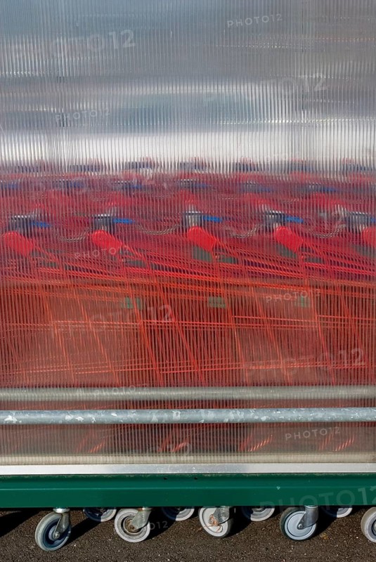 Shopping trolley behind plexiglass, shopping, economy, bankruptcy, recession, inflation
