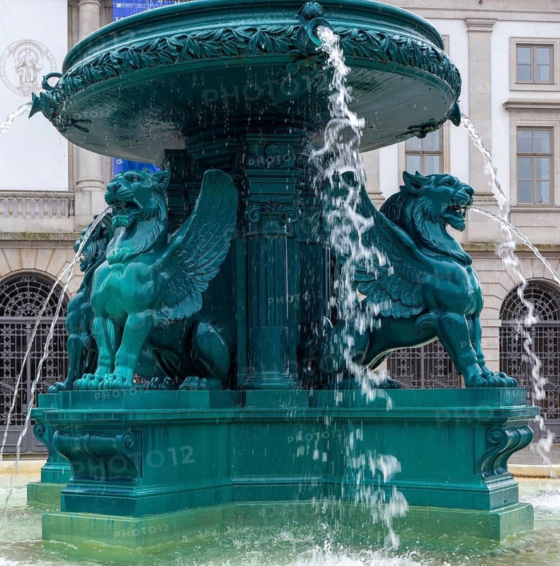 Sculpture lions historic Fountain of Lions, Fonte dos Leões, Praça de Gomes Teixeira square, city of Porto, Portugal