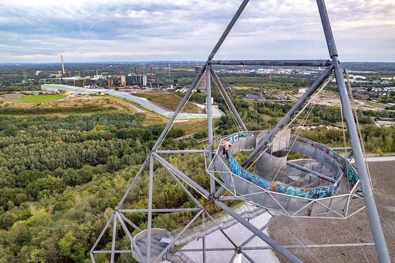 The Emscherblick heap event, tetrahedron for short, seen from the air in Bottrop, Ruhr region, North Rhine-Westphalia, Germany