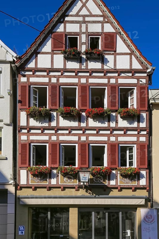 Half-timbered house, bakery Berger, organic bakery Hugo Berger, window shutters, flower decoration, house facade, Reutlingen, Baden-Württemberg, Germany