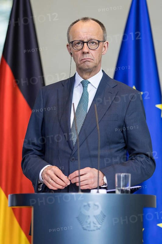 Friedrich Merz (Chancellor of the Federal Republic of Germany, CDU) at a joint press conference with Ahmed al-Sharaa (President of the Syrian Arab Republic) after a one-on-one meeting at the Federal Chancellery, Berlin, 30 March 2026